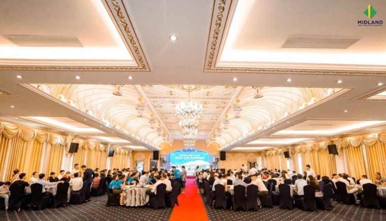 Lãi suất ngân hàng giảm mạnh, nhà đầu tư ‘xuống tiền' mua đất nền tại các tỉnh ảnh 1