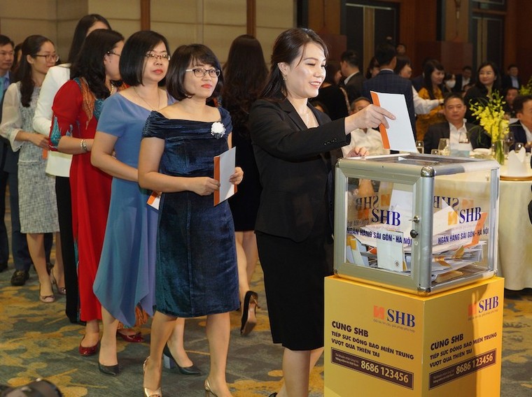 ‘Bầu Hiển’ ủng hộ và kêu gọi quyên góp gần 30 tỷ đồng sát cánh cùng miền Trung ảnh 1