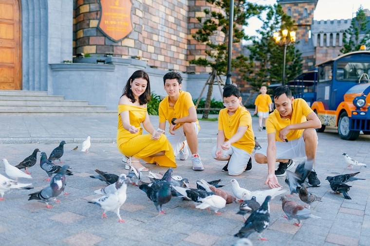 Bộ ảnh ‘siêu chất’ của một gia đình Hà Nội khiến ai cũng muốn ‘xách ba lô lên đi du lịch thời Covid’ ảnh 12