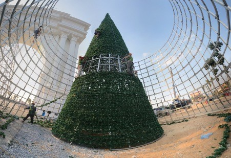 Giáng sinh ấm áp với ‘Lễ hội thắp sáng cây thông Noel’ tại Danko City ảnh 1