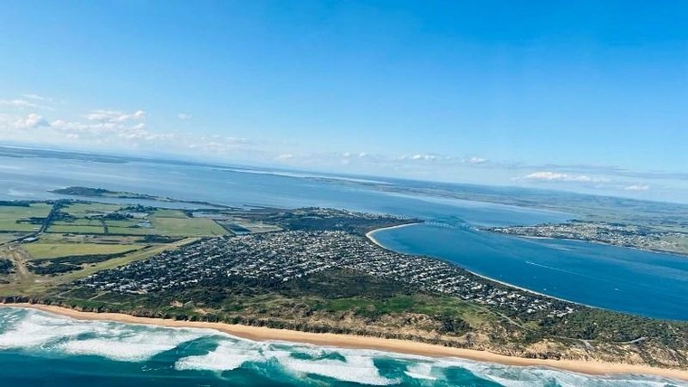 Ngắm trọn Phillip Island từ trực thăng và cuộc diễu hành của chim cánh cụt ảnh 3