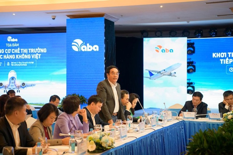 Dứt khoát phải bỏ giá trần vé máy bay! ảnh 2