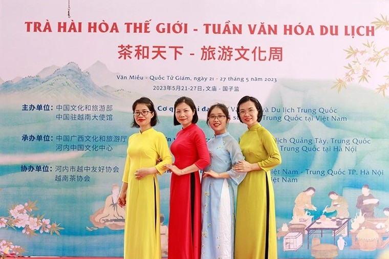 Nghệ nhân“bật mí” những điều thú vị về Tiệc trà ngoại giao ảnh 2