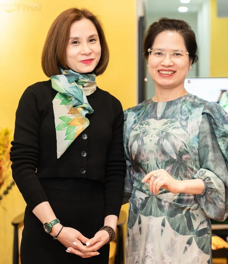 Học cách quàng khăn mùa lạnh, thú vui ưu nhã của quý cô Hà Nội ảnh 11