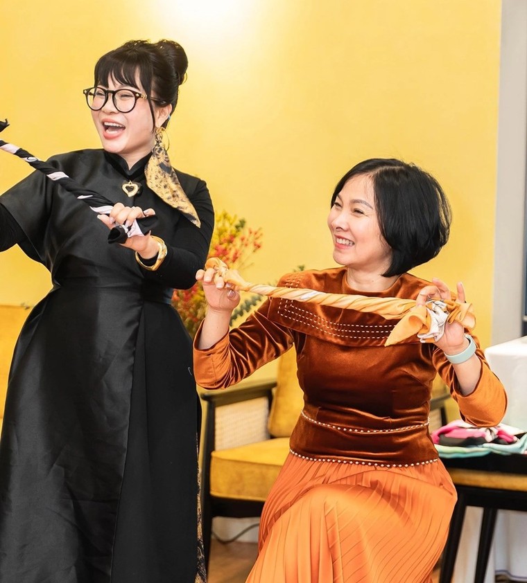 Học cách quàng khăn mùa lạnh, thú vui ưu nhã của quý cô Hà Nội ảnh 4