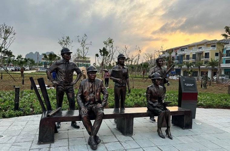 Biểu tượng vinh danh Người xây dựng trở thành điểm check in thú vị tại Vân Đồn ảnh 1