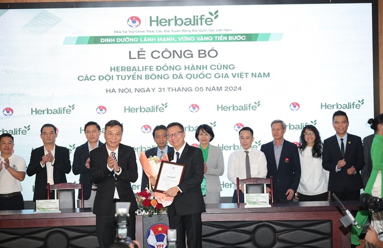 Herbalife Việt Nam tiếp tục là nhà tài trợ chính thức của các Đội tuyển bóng đá Quốc gia ảnh 1