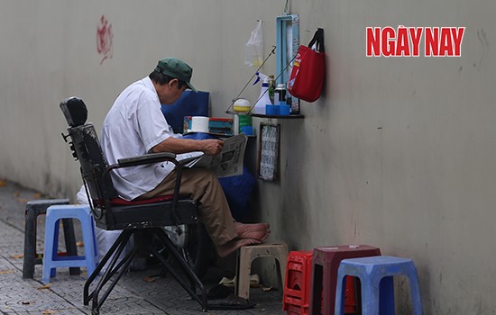 Người Sài Gòn cẩn trọng phòng COVID-19, phố phường thưa vắng ảnh 13