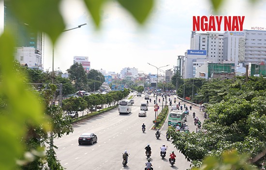 Người Sài Gòn cẩn trọng phòng COVID-19, phố phường thưa vắng ảnh 1