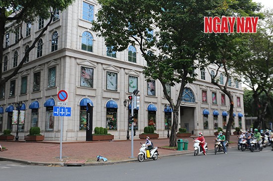 Người Sài Gòn cẩn trọng phòng COVID-19, phố phường thưa vắng ảnh 2