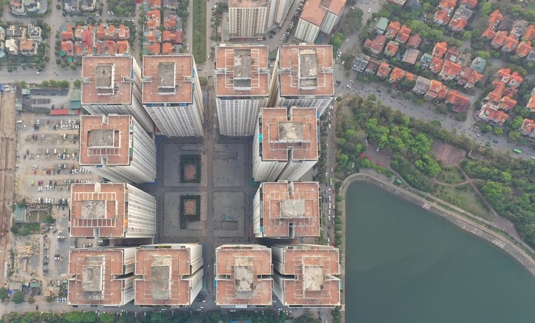 Ngộp thở giữa biển người ảnh 1