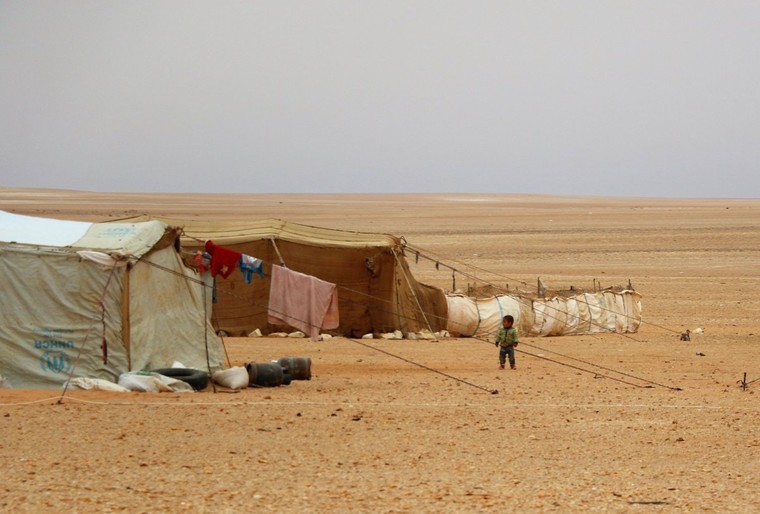 Những người mắc kẹt giữa sa mạc Syria ảnh 1