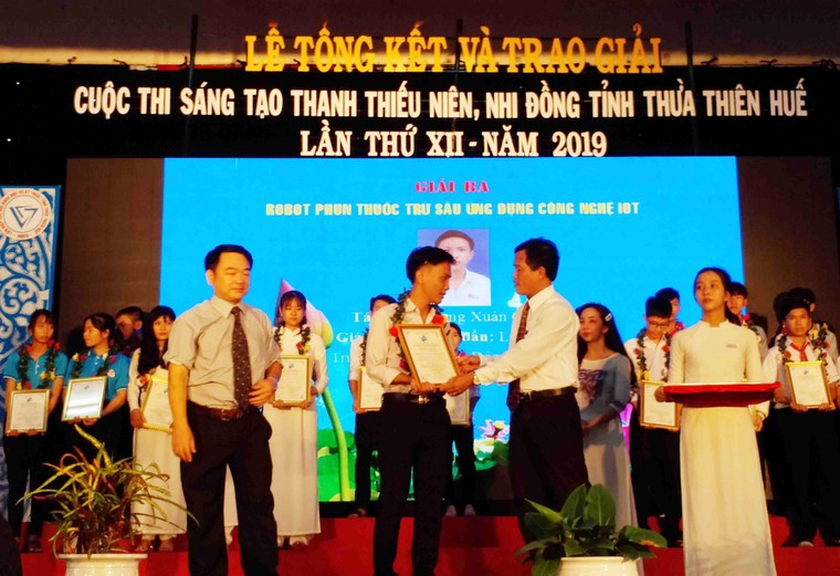 Phun thuốc trừ sâu bằng… smartphone ảnh 1