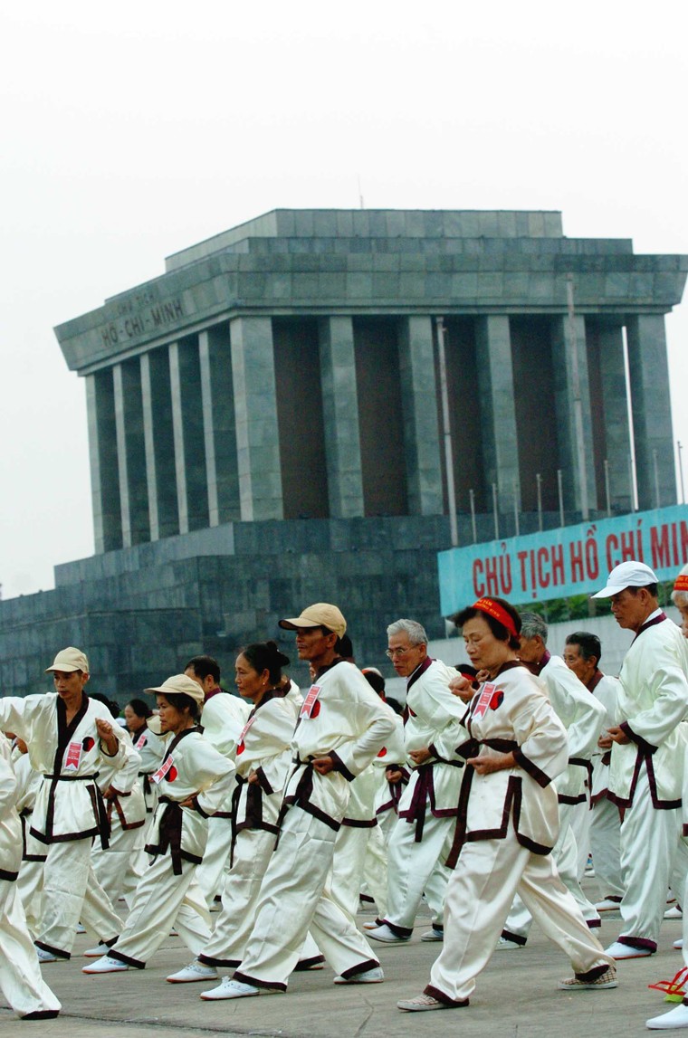 Thái cực Trường sinh đạo, từ môn võ lạ lùng đến bài tập 'quốc dân' ảnh 1