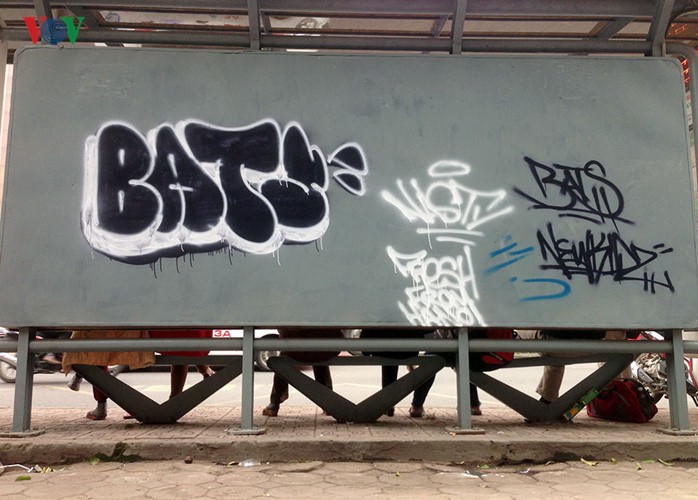 Báo động tình trạng “bôi bẩn” phố phường Hà Nội ảnh 5