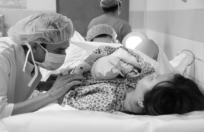 Những em bé chào đời trong thời khắc giao thừa 2017 ảnh 9