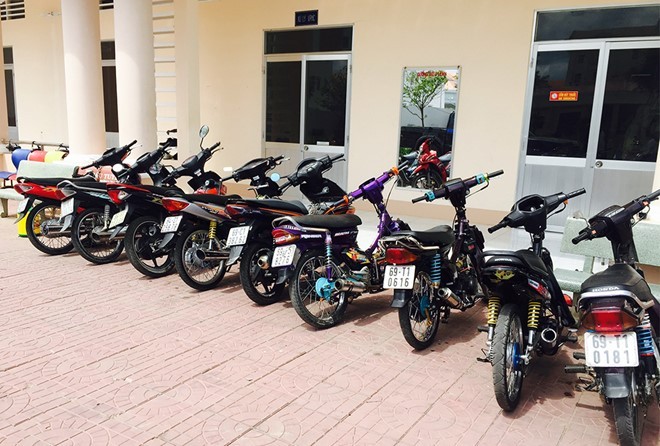 Hàng chục quái xế thử xe chuẩn bị 'bão' đêm giao thừa ảnh 1