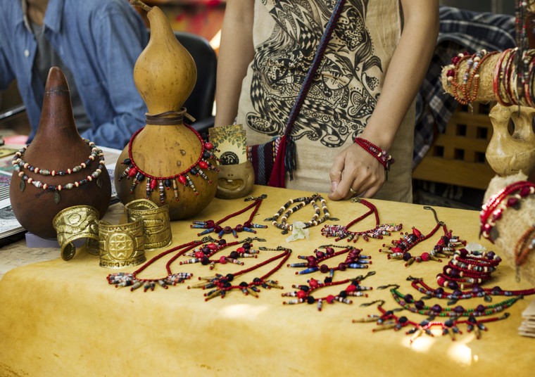 Trang sức giấy xuống phố đón Xuân ảnh 1