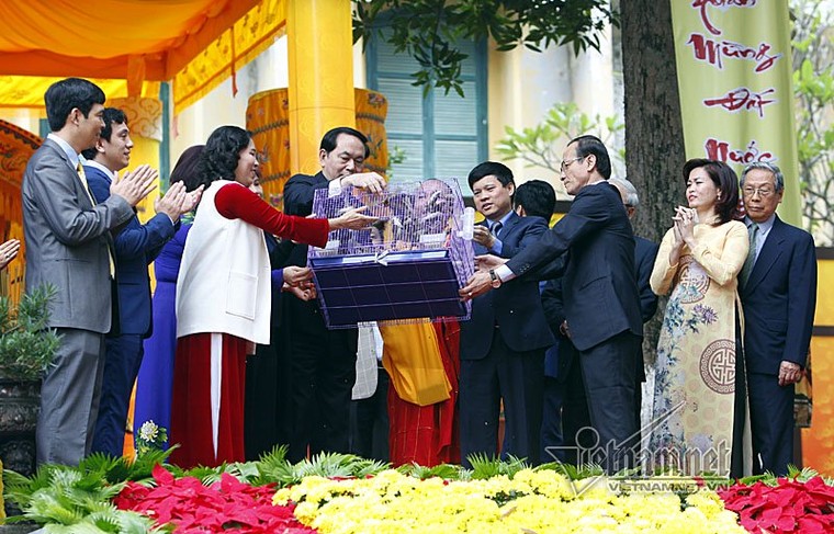 Chủ tịch nước Trần Đại Quang dâng hương ở Hoàng thành Thăng Long ảnh 6