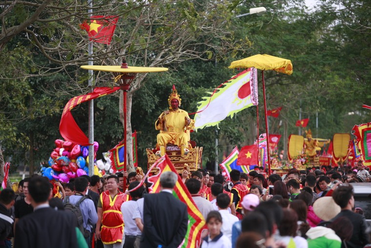 Hình ảnh độc đáo trong các lễ hội đầu Xuân ảnh 5