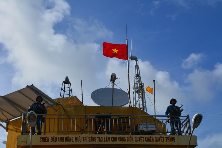 Yêu thêm Trường Sa! ảnh 2