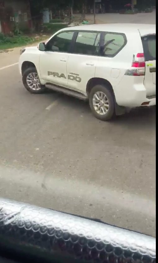 Hà Nội: Va chạm giao thông, rút thẻ đỏ đe dọa lái xe ảnh 1