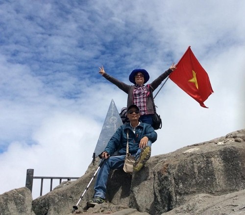 Người đàn ông 64 tuổi một mình đi bộ xuyên Việt ảnh 1