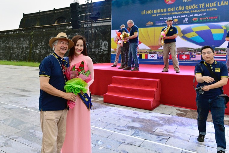 Hoa khôi Khánh Ngân làm Đại sứ Lễ hội Khinh khí cầu tại Huế ảnh 2