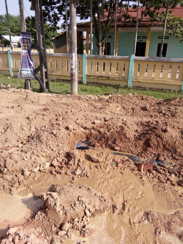 Quảng Nam: Thi công đường làm vỡ ống nước, dân xài nước máy như nước bùn ảnh 1
