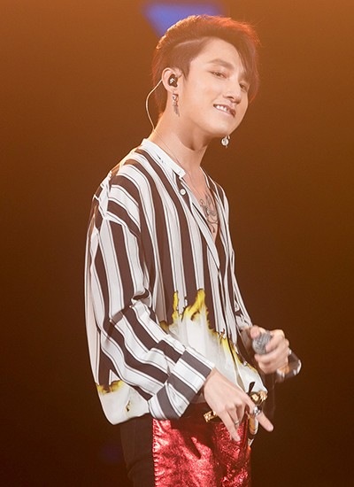 Sơn Tùng M-TP gặp gỡ và bắt tay Bi Rain ở hậu trường ảnh 3