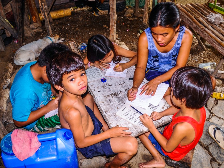 UNESCO: Học trung học có thể giúp hàng triệu người thoát nghèo ảnh 2