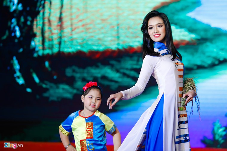 Hoa khôi Nam Bộ 2017 gọi tên Nguyễn Thị Hải Yến ảnh 2