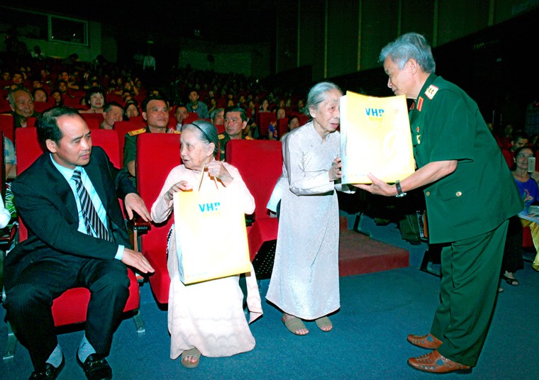 “Thiên Anh hùng ca” - tri ân và tưởng nhớ các Anh hùng liệt sĩ ảnh 5