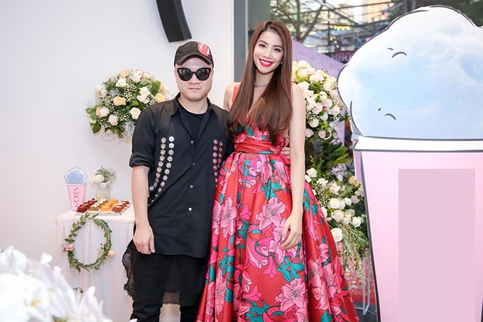 Dàn sao mừng Hoa hậu Phạm Hương lần đầu làm bà chủ ảnh 11