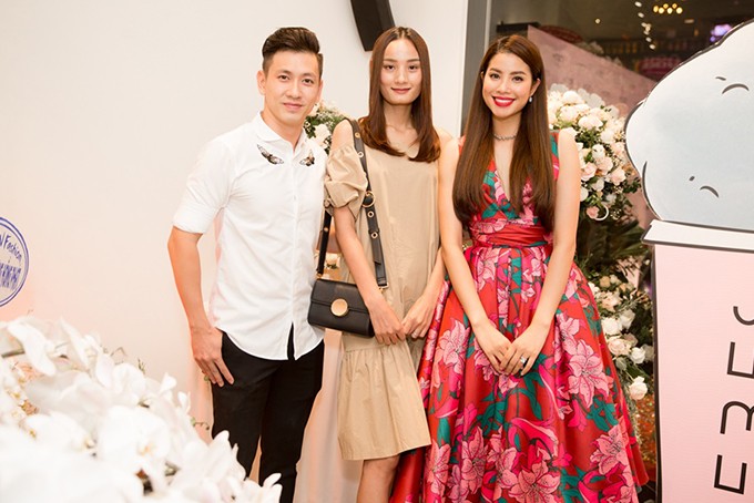 Dàn sao mừng Hoa hậu Phạm Hương lần đầu làm bà chủ ảnh 4