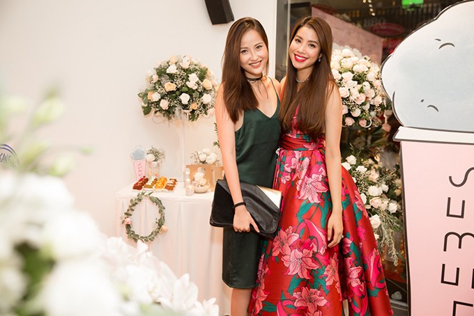 Dàn sao mừng Hoa hậu Phạm Hương lần đầu làm bà chủ ảnh 5