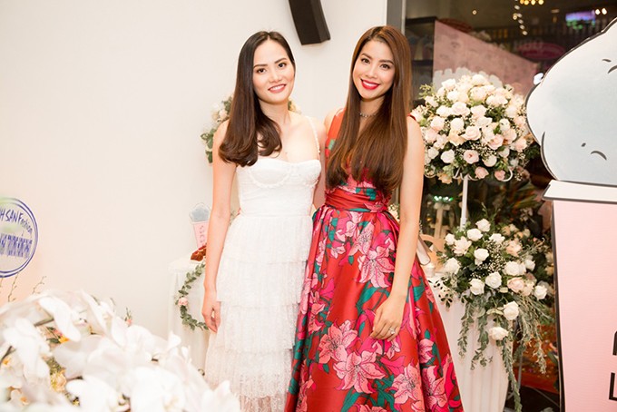 Dàn sao mừng Hoa hậu Phạm Hương lần đầu làm bà chủ ảnh 6