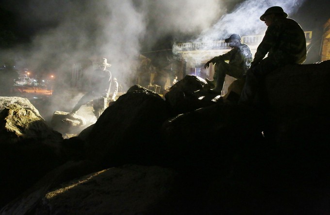 Xuyên đêm phá đá tìm người mất tích do lũ ảnh 6