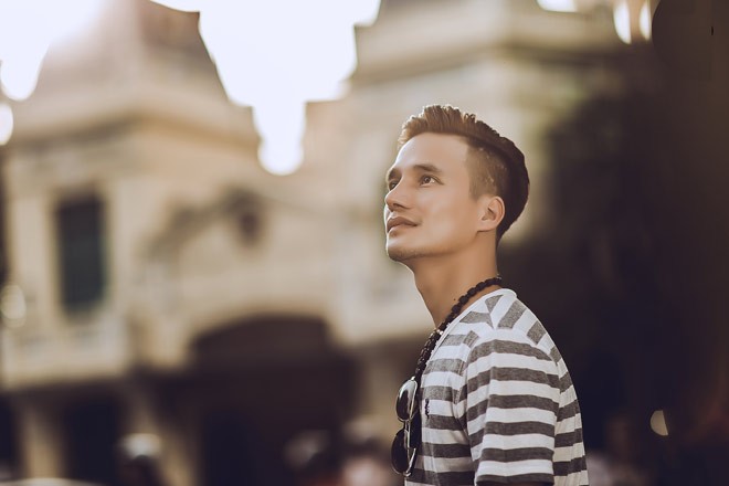 Hình ảnh lột xác ngoạn mục của “hot boy vườn ổi” Lệ Rơi ảnh 5