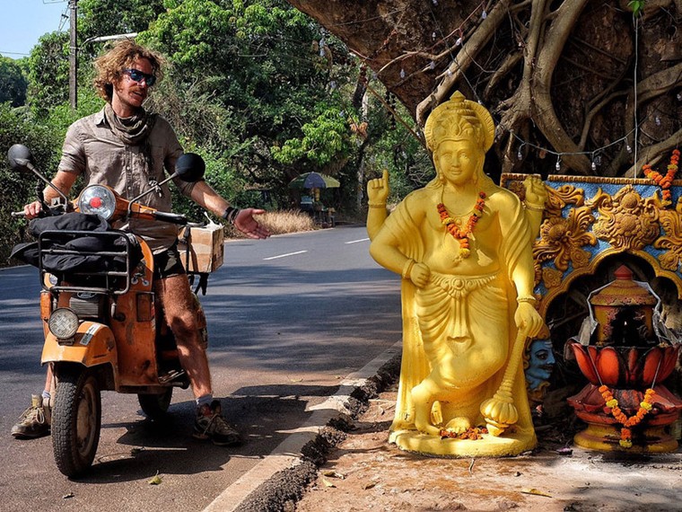 Chàng trai Ý lái vespa từ Milan đến Việt Nam ảnh 2