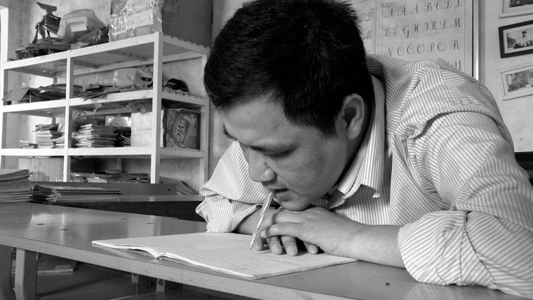 Những hàng rào vô hình bao vây người yếu thế ảnh 4