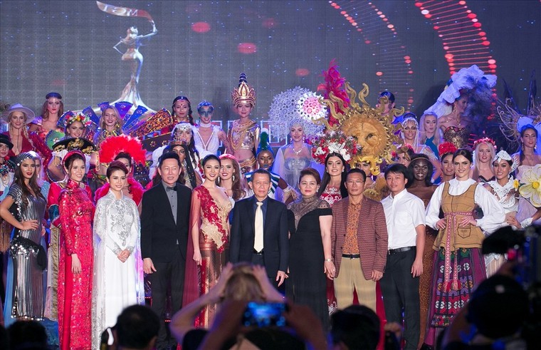 Huyền My lộng lẫy trong vòng thi đầu tiên Hoa hậu Hòa bình Thế giới ảnh 4