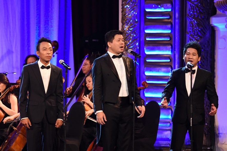 Đăng Dương trình diễn đàn bầu và giọng hát đỉnh cao trong live concert đầu tiên ảnh 1