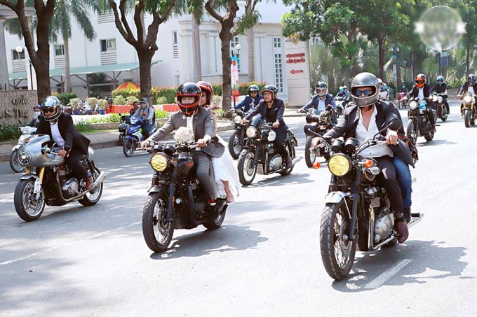 Ca sĩ Khởi My “cưỡi” moto về nhà chồng ảnh 7