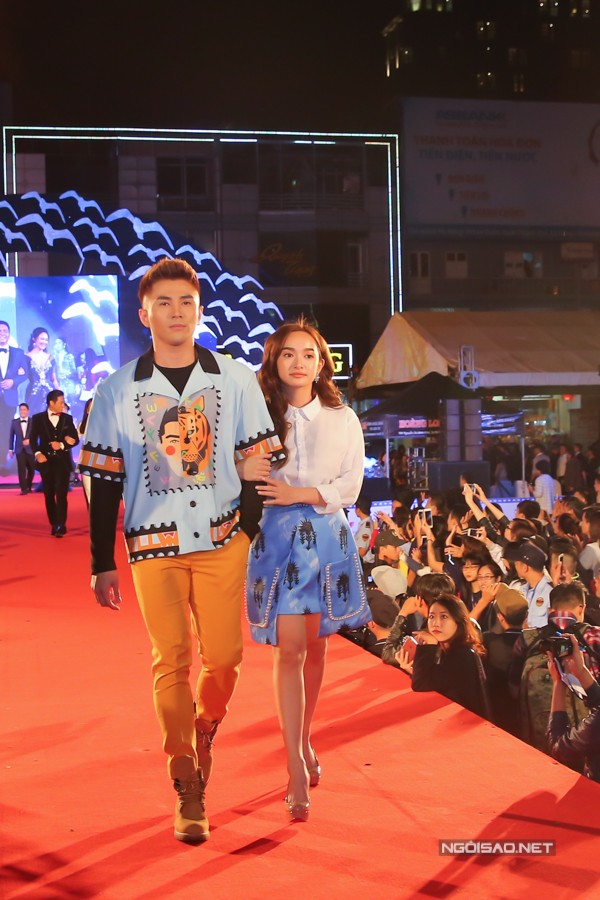 Dàn sao Việt sóng bước thảm đỏ khai mạc Liên hoan phim tại Đà Nẵng ảnh 3