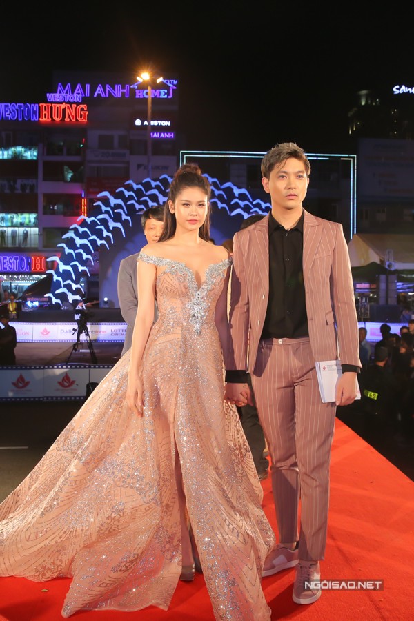 Dàn sao Việt sóng bước thảm đỏ khai mạc Liên hoan phim tại Đà Nẵng ảnh 5