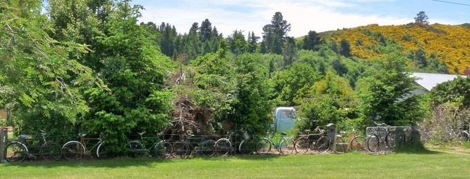 Người New Zealand tận dụng rác thành những bức tường ‘hút’ khách du lịch ảnh 7