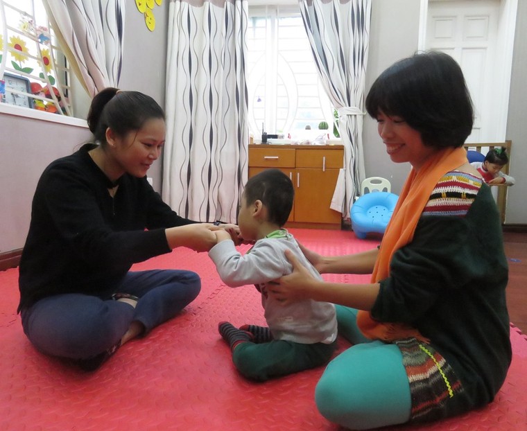 Ngôi trường có một nửa giáo viên bỏ blouse trắng đi chăm trẻ ảnh 3