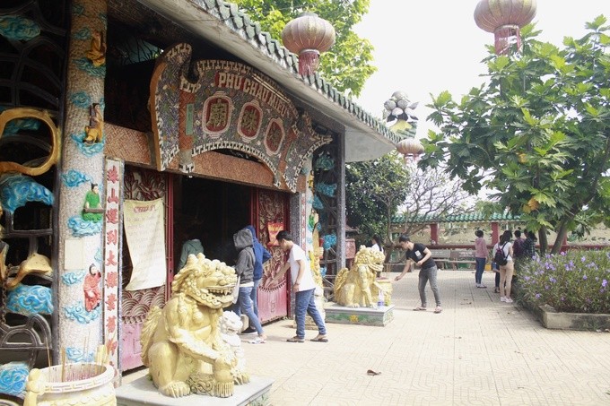 Miếu Nổi - địa chỉ tạ lễ, cầu duyên cuối năm của người Sài Gòn ảnh 2