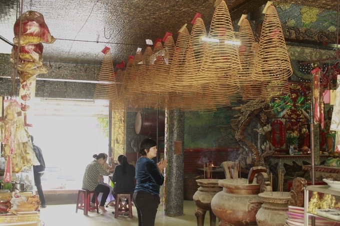 Miếu Nổi - địa chỉ tạ lễ, cầu duyên cuối năm của người Sài Gòn ảnh 3